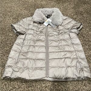 Martha Stewart NWT short sleeve puffer vest with removable fur collar medium
